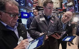 Dow Jones lần đầu vượt mốc 50.000 điểm