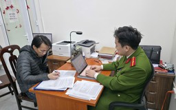 Vận động đối tượng bị truy nã tội 'giết người' ra đầu thú