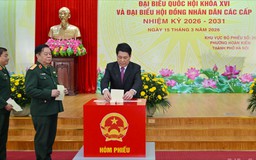 Chủ tịch nước bỏ phiếu bầu cử tại Khu vực bỏ phiếu số 26, phường Hoàn Kiếm