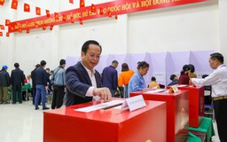 Đồng chí Trần Thế Cương bỏ phiếu bầu cử tại phường Ngọc Hà