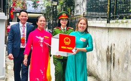 Hòm phiếu lưu động cho các cử tri cao tuổi không thể đến điểm bỏ phiếu