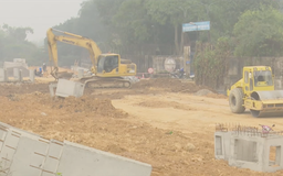 Đẩy nhanh tiến độ thi công đường gom đê sông Cà Lồ