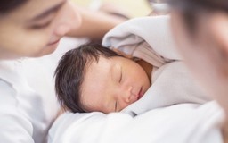 Hỗ trợ tài chính cho phụ nữ sinh con để nâng mức sinh