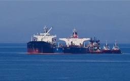 Mỹ cho phép mua bán dầu thô Iran trong 30 ngày