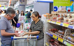 Bán lẻ 'gồng mình' giữ giá, giảm tác động giá xăng dầu