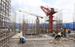 Giá vật liệu xây dựng tăng cao khiến nhà thầu gặp khó
