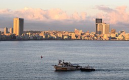 Tàu viện trợ nhân đạo của Mexico cập cảng Cuba