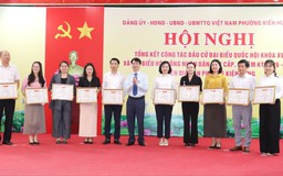 Kiến Hưng: Khen thưởng thành tích trong công tác bầu cử