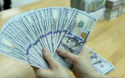 Giá USD tự do cán mốc 28.000 đồng