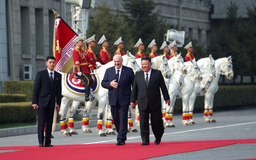 Lãnh đạo Triều Tiên Kim Jong-un đón tiếp Tổng thống Belarus