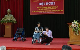 Trao tặng phương tiện cho người khuyết tật Hà Nội
