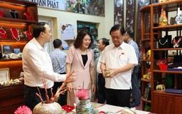 Giữ gìn 'hồn cốt' của làng nghề khảm trai Chuyên Mỹ