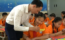 Thầy giáo dạy học sinh biến rác thành tác phẩm nghệ thuật