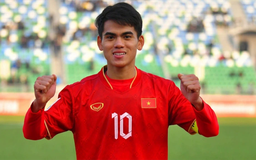 Tiền vệ Khuất Văn Khang dính chấn thương