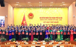 Trao giấy chứng nhận tư cách đại biểu HĐND Thành phố