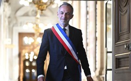 Ông Emmanuel Gregoire nhậm chức thị trưởng Paris