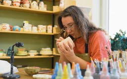 Niềm vui giản dị từ trải nghiệm làm gốm