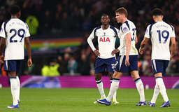 Tottenham đối mặt nguy cơ xuống hạng sau 50 năm