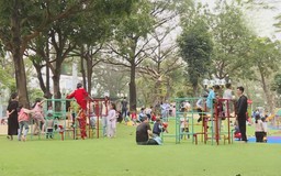 Khi công viên hạ rào