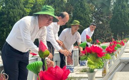 Đoàn đại biểu Hà Nội tri ân anh hùng liệt sĩ