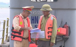 Siết chặt quản lý vận tải sông Hồng trước mùa mưa bão