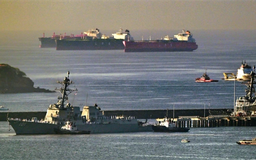 Ai đang kiểm soát eo biển Hormuz: Mỹ hay Iran?