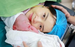 Kỳ tích sản khoa: Cặp song thai chào đời cách nhau 13 tuần
