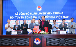 HLV Hoàng Văn Phúc dẫn dắt đội tuyển nữ Việt Nam