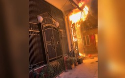 Cháy nhà dân lúc mờ sáng, 3 người thoát nạn