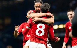 Manchester United rời Stamford Bridge với 3 điểm