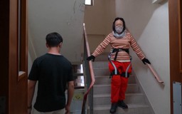 Chân robot hỗ trợ người dân trở về nhà sau vụ cháy
