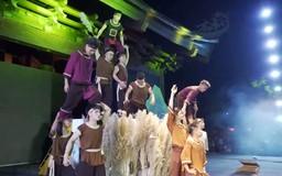 Níu chân du khách bằng show diễn thực cảnh giữa lòng di sản