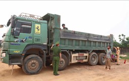 CSGT tăng cường xử lý xe quá khổ, quá tải trên tuyến quốc lộ