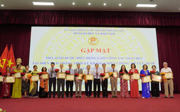 Gặp mặt và tri ân nhà giáo Hà Nội đi B