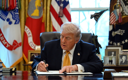 Ông Trump gia hạn tạm dừng đạo luật Jones thêm 90 ngày