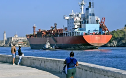 Dầu Nga giúp Cuba tạm giảm áp lực khủng hoảng nhiên liệu