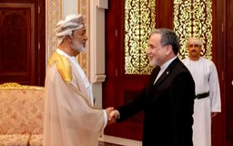 Quốc vương Oman tiếp Ngoại trưởng Iran