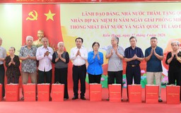 Lãnh đạo thành phố Hà Nội thăm, tặng quà gia đình chính sách