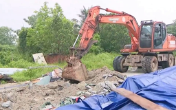 Cưỡng chế vi phạm đất đai ở xã Tây Phương