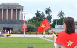 Đường phố Thủ đô rực rỡ cờ hoa chào mừng ngày lễ lớn