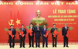 Tổng Bí thư chủ trì lễ trao tặng Huân chương cho lãnh đạo cấp cao