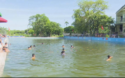 Chung tay cải tạo ao làng thành bể bơi miễn phí cho trẻ