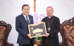 Chủ tịch Quốc hội thăm, chúc mừng Tổng Giáo phận Hà Nội