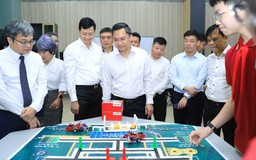 Công nghệ là công cụ, giáo viên là trung tâm, học sinh là chủ thể