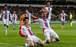 Crystal Palace đặt một chân vào chung kết Conference League