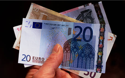 ECB giữ nguyên lãi suất, phát tín hiệu tăng vào tháng 6