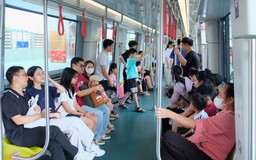 Người dân hào hứng trải nghiệm giao thông công cộng miễn phí