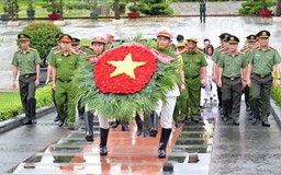 Công an Hà Nội dâng hương tưởng niệm các anh hùng liệt sĩ