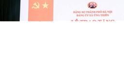 34 Đảng viên Đảng bộ xã Ứng Thiên nhận Huy hiệu Đảng