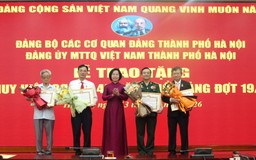 Đảng bộ MTTQ thành phố Hà Nội trao Huy hiệu Đảng